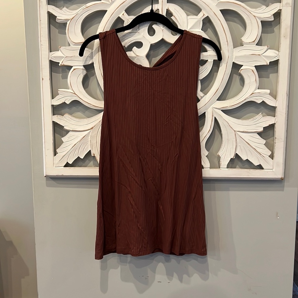 Maroon tank with back detail
